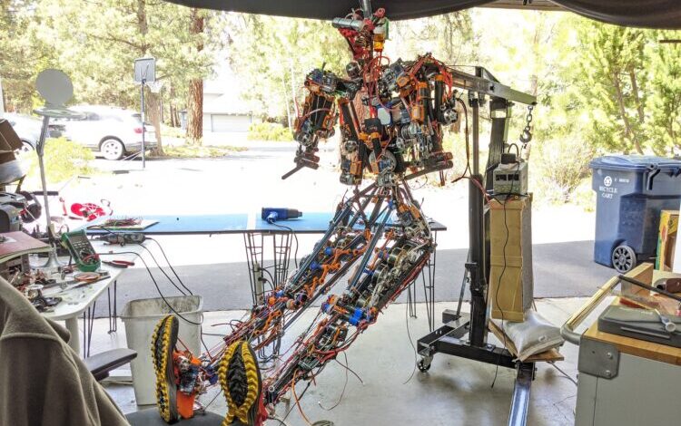 Kind Humanoid – Robot Friends by Christoph Kohstall