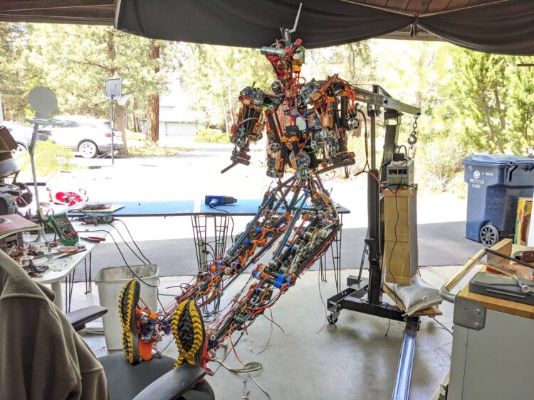 Kind Humanoid – Robot Friends by Christoph Kohstall
