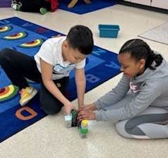 Sparking Creativity: Cubelets in the School Library Makerspace – Modular Robotics