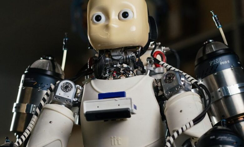 Jet-Powered Robot, Drone With Trunk, and More